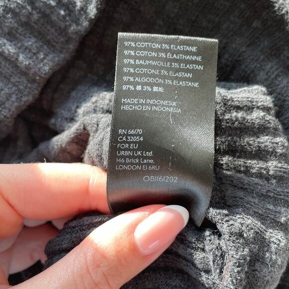 Urban Outfitters – Tuscany Surplice Rib Knit Crop Top in Black - Picture 9 of 9